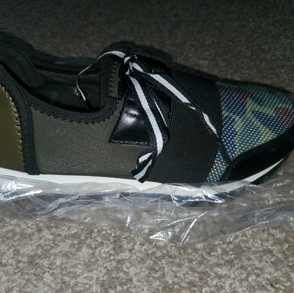 Shoes - Picture 4 of 11